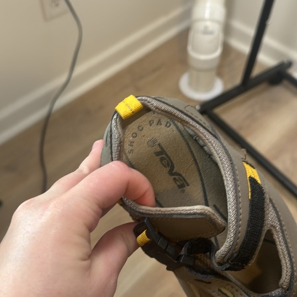 Teva Kenetic Circuit Sport Hiking Outdoor Adjustable Sandals Taupe and yellow - Picture 5 of 6